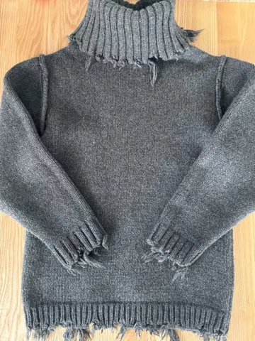 그레이 터틀넥 니트 스웨터