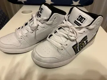 DC 화이트 스니커즈 스네이크 스킨