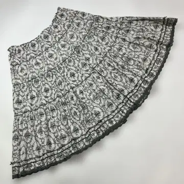 핑크하우스 화이트 모노톤 장미 무늬 레이스 사용 스커트