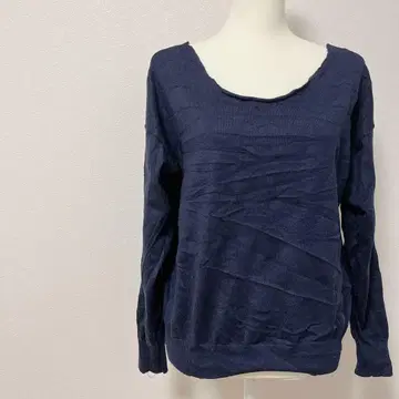 네이비 라운드넥 긴팔 니트 무지 캐주얼