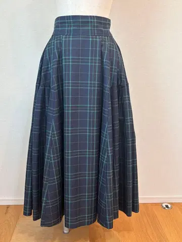 [새상품급] JENNE 타탄 체크 턱 플레어 스커트 L