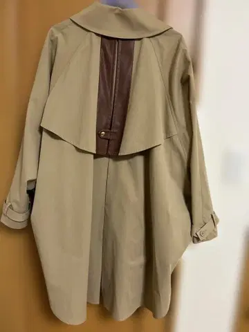 ANIECA 베이지 트렌치코트