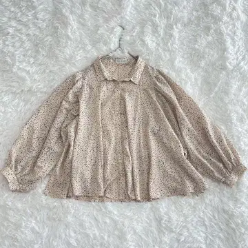 하이픈월드 갤러리 긴팔 블라우스 셔츠 도트 무늬 올 패턴 베이지