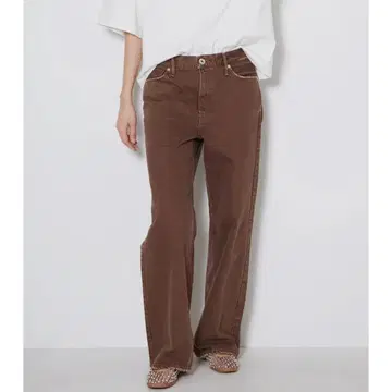 어퍼 하이츠 더 니트 미드 라이즈 브라운 23