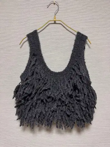 anuke 프린지 디자인 니트 베스트 다크 그레이