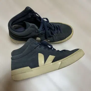 VEJA 네이비 스웨이드 하이컷 스니커즈