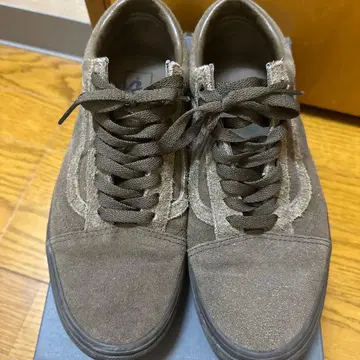 VANS 브라운 스웨이드 로우컷 스니커즈