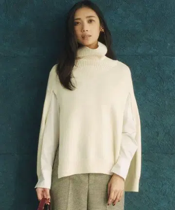 컨디션 최상 2023 모델 23구 [세탁 가능] 니트 판초 터틀넥