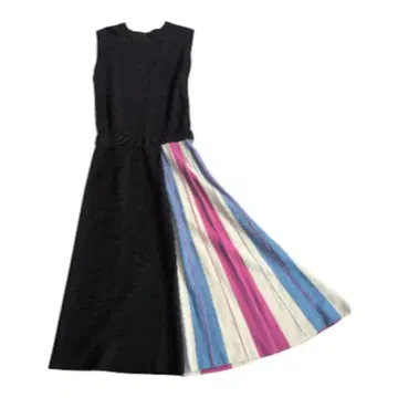 슬리브리스 니트 원피스 블랙과 스트라이프