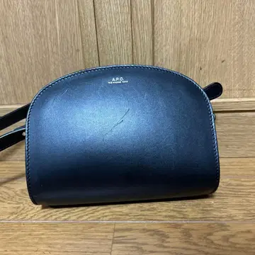 A.P.C. 블랙 가죽 숄더백