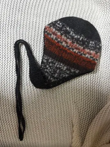 PERVERZE 울 니트 모자 블랙 오렌지