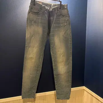 데미지 가공 라이트 블루 데님 팬츠