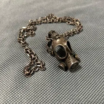 실버 목걸이 (가스 마스크)