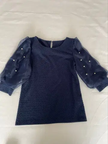 C EST 네이비 시스루 퍼프 슬리브 상의 시착만 한 상품 사용