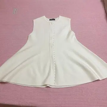 그린 레이블 릴랙싱 화이트 니트 베스트