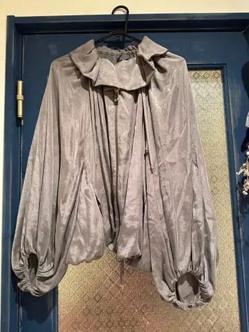 그레이 볼륨 슬리브 자켓