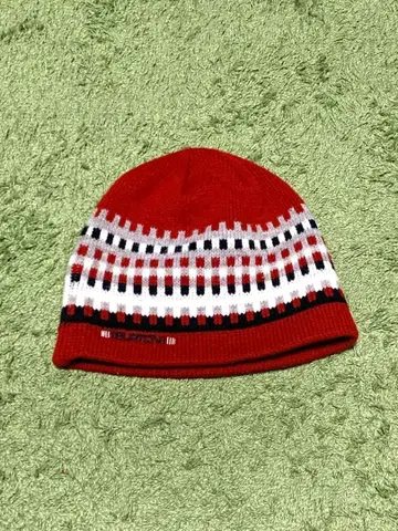 BURTON 빨간색 체크 무늬 니트 모자