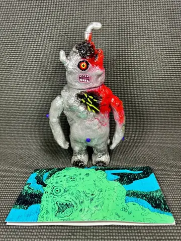 공해 거인 3기 a.a.a. vinyl toys