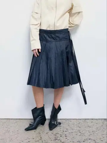 low classic 플리츠 스커트