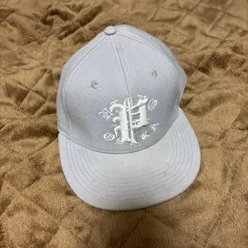 OSAKA 자수 로고 야구 모자 그레이