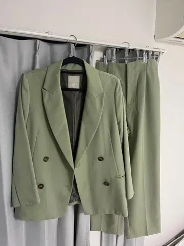 라이트 그린 셋업 쿠루스 루나 free's mart