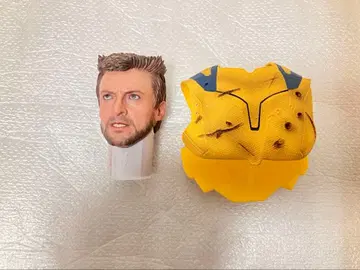 핫토이즈 울버린 맨얼굴 헤드와 데미지 부품