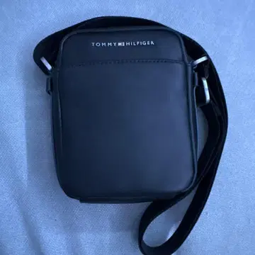 TOMMY HILFIGER 블랙 숄더백