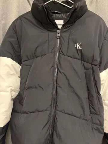 Calvin Klein Jeans 다운 자켓 블랙/화이트