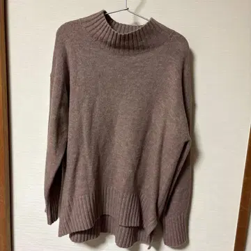 브라운 하이넥 니트 스웨터
