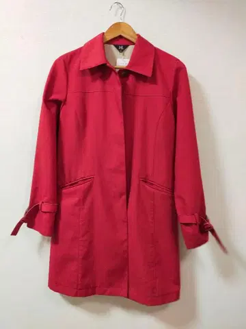 빨간색 트렌치코트