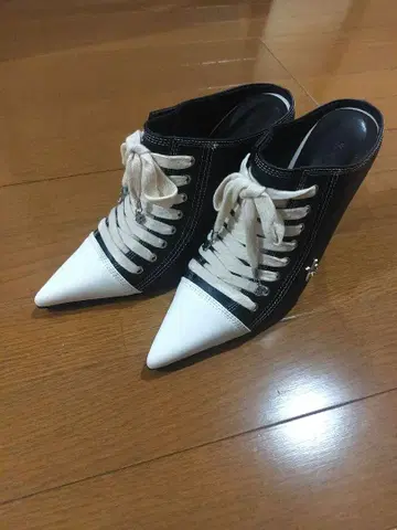 YELLO 미사용 새상품 스니커즈 펌프스 뮬 M 사이즈 블랙