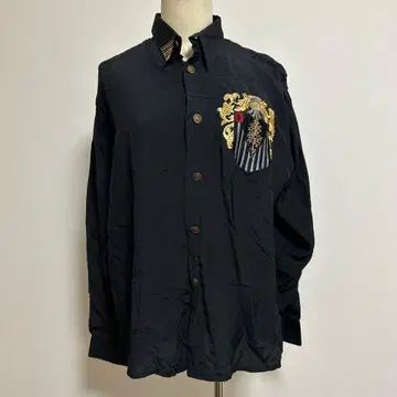 자수 장식 블랙 긴팔 셔츠