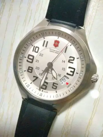 Victorinox 남성용 쿼츠 손목시계 실버/블랙