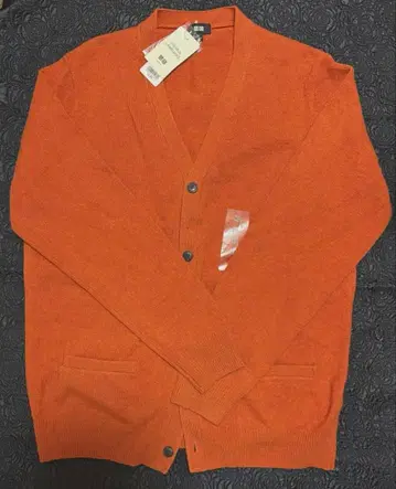 [ 택 포함 새상품 ] 유니클로 프리미엄 라무 V넥 가디건 오렌지 XL