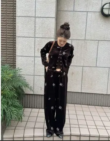 Muscat 새상품 플라워 자수 벨로아 가디건 & 벨로아 이지 팬츠