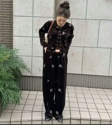 Muscat 새상품 플라워 자수 벨로아 가디건 & 벨로아 이지 팬츠