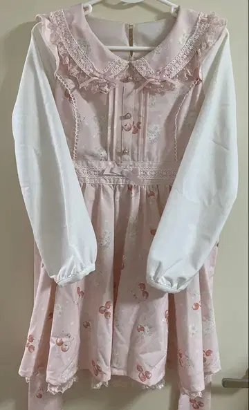 마이멜로디 긴팔 무릎 기장 원피스