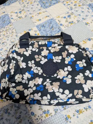 플라워 프린트 네이비 숄더백