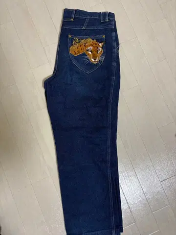 ANGELO 라이온 자수 데님 팬츠 다크 네이비