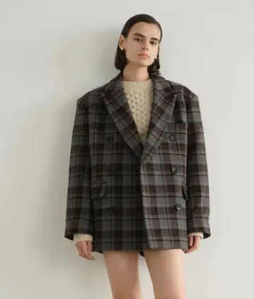 새상품 CLANE 오버 숄더 피크드 라펠 코트