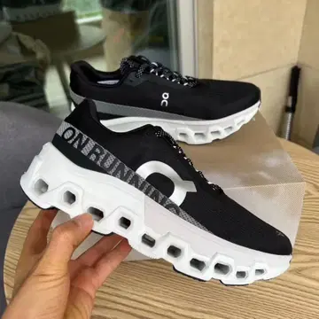 [ 무료배송 ] ON 온 클라우드 몬스터 2 화이트/블랙