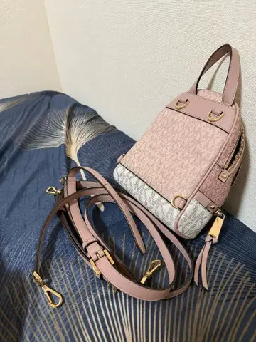 MICHAEL KORS 핑크 화이트 백팩