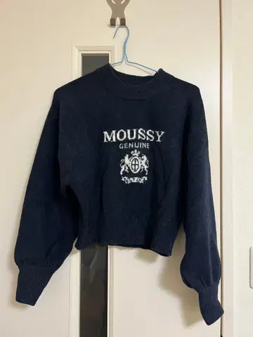 MOUSSY 네이비 크롭 니트 스웨터