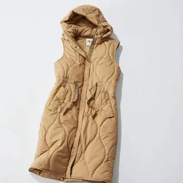 후드 부착 베이지 퀼팅 다운 베스트