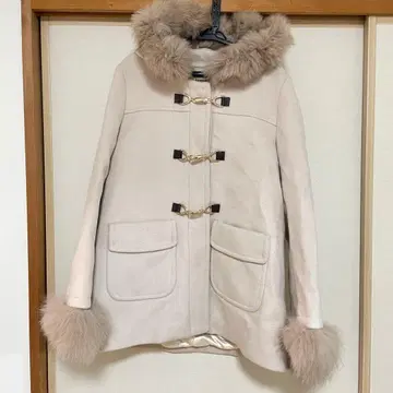 퍼 달린 베이지 더플 코트