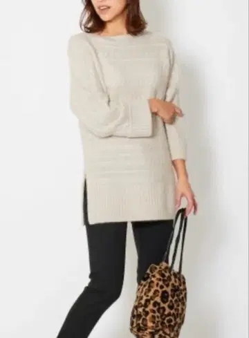 1회 착용 새상품급 아이씨비 라쿤 라메 돌먼 니트 베이지 S