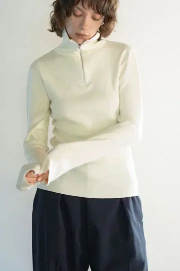 CLANE 아이보리 지퍼 니트탑