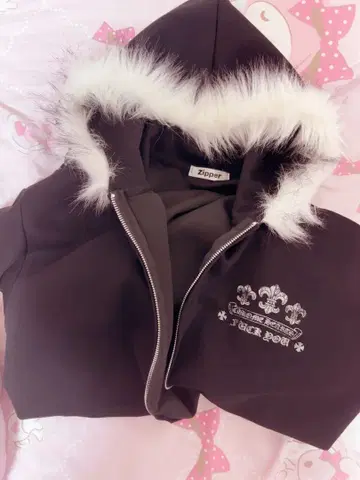 ZIPPER CLUB cross design fur zip