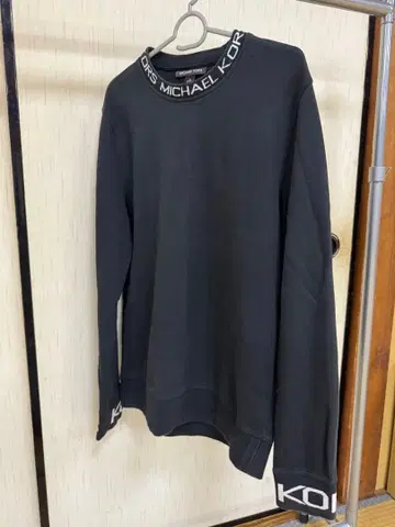 MICHAEL KORS 블랙 크루넥 스웨터