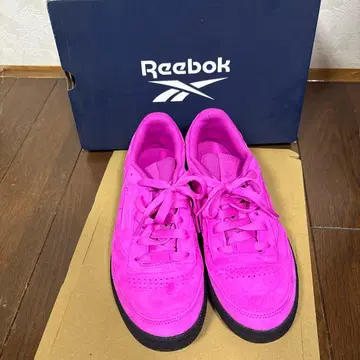 리복 핑크 스웨이드 스니커즈